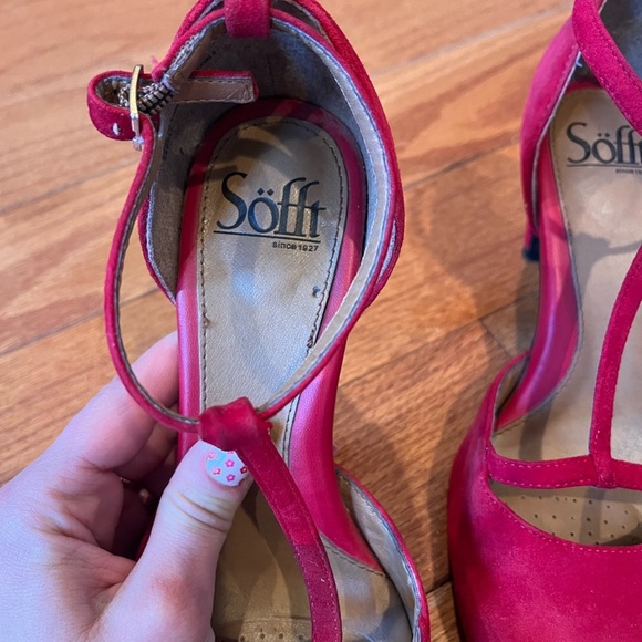 Sofft Red Suede Heels with T-Strap - Picture 4 of 6